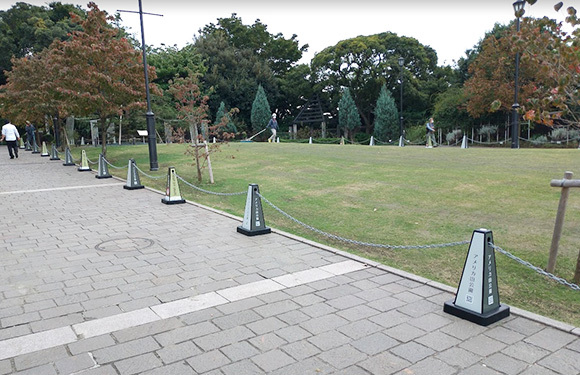 公園内のメッセージポールの施行